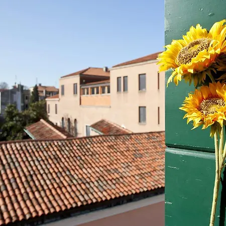 Sunny Terrace Vaporetto *